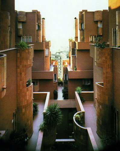 Architecture studio bonell+dòriga has renewed an apartment in ricardo bofill's walden 7 in barcelona, spain. Walden 7 Van Bofill Dubbell Buurtontwikkelaars
