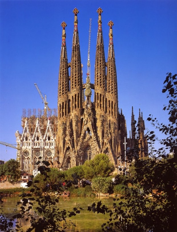 Fruit of the work of genius architect antoni . Historia Del Arte Temas Imagenes Y Comentario Gaudi La Sagrada Familia