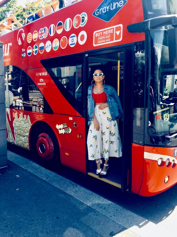 Photo ʎuˈɾɛd də ˈmaɾ, locally ʎoˈɾəd də ˈma; Madrid Barcelona C U R L Y E D G Y