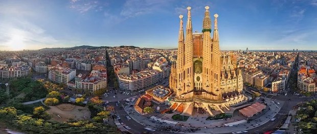 However, users must be warned that any commercial exploitation of the virtual visit must be duly authorized. Barcelona Vftspain